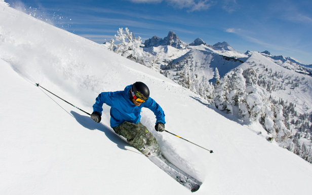 It’s ski season! Most common ski injuries & how to manage them.